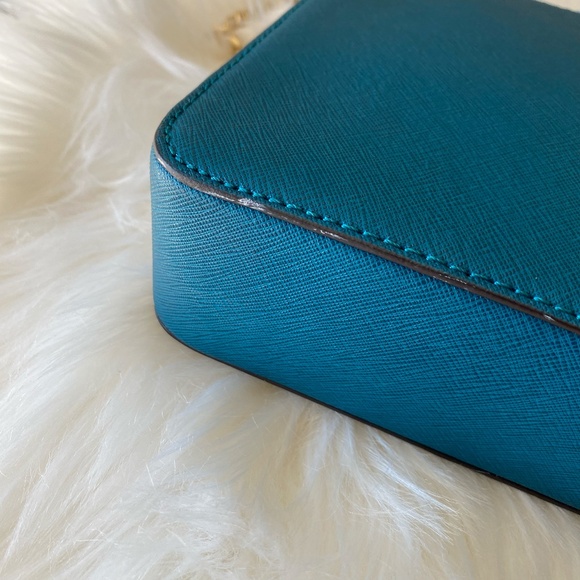 Michael Kors Large Jet Set Leather Crossbody - Picture 8 of 13